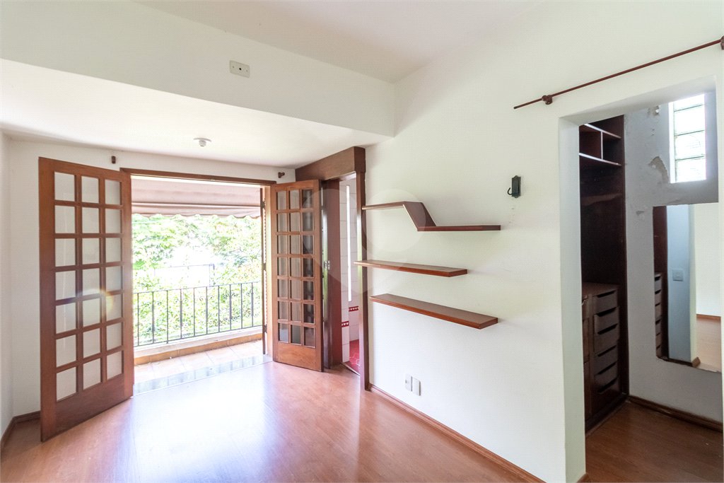 Sobrado à venda com 5 quartos, sendo 3 suítes, em Alto da Boa Vista, São Paulo, SP