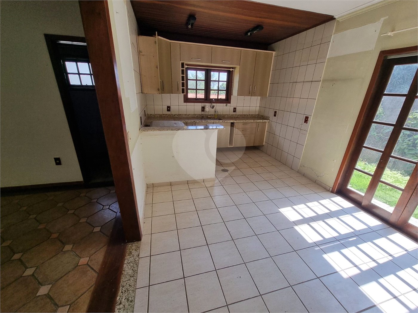 Casa à venda com 3 quartos, sendo 1 suíte, no condomínio São Joaquim, Vinhedo - SP