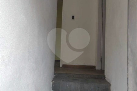 Sobrado à venda com 4 quartos em Jardim Limoeiro, São José dos Campos, SP