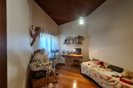 Casa Térrea à venda com 4 quartos, sendo 2 suítes, em Interlagos, São Paulo, SP