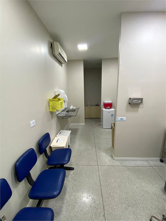 Salão Comercial para alugar em Vila Romanópolis, Ferraz de Vasconcelos, SP