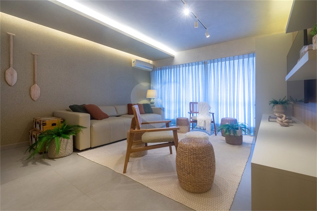 Apartamento à venda com 3 quartos, sendo 1 suíte, em Pitangueiras, Guarujá, SP