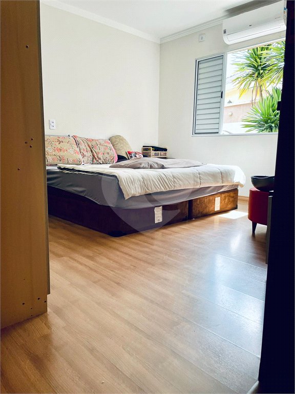 Casa à venda com 3 quartos, sendo 1 suíte, no condomínio Shambala I, Atibaia - SP