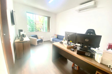Casa à venda com 5 quartos, sendo 2 suítes, em Indianópolis, São Paulo, SP