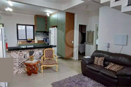 Casa à venda com 3 quartos, sendo 2 suítes, no condomínio Residencial Marchant Buarque, Atibaia - SP