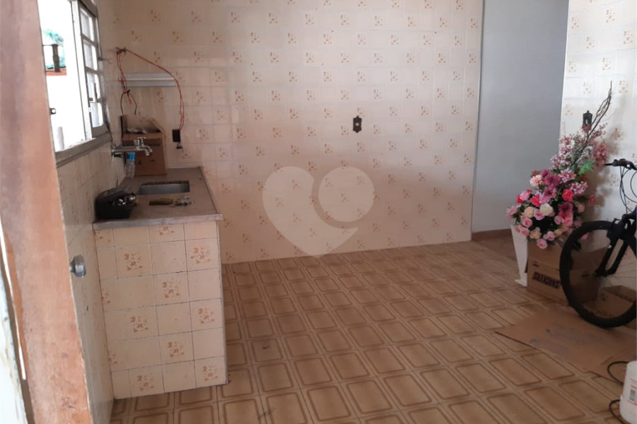 Casa à venda com 3 quartos, sendo 1 suíte, no condomínio Sem Nome, São Paulo - SP