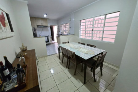 Sobrado à venda com 3 suítes em Chora Menino, São Paulo, SP