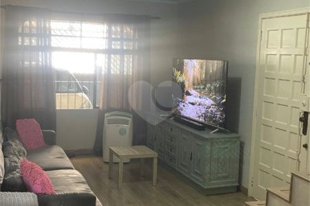 Sobrado à venda com 3 quartos em Vila Nova Alba, São Paulo, SP