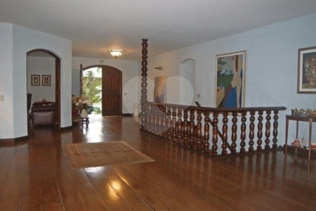 Casa à venda com 5 quartos, sendo 4 suítes, em Alto da Boa Vista, São Paulo, SP