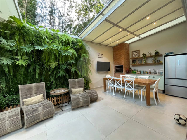 Casa à venda com 3 suítes no condomínio Domus, São Paulo - SP