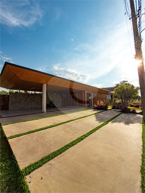Casa à venda com 3 suítes no condomínio Primavera, Salto - SP
