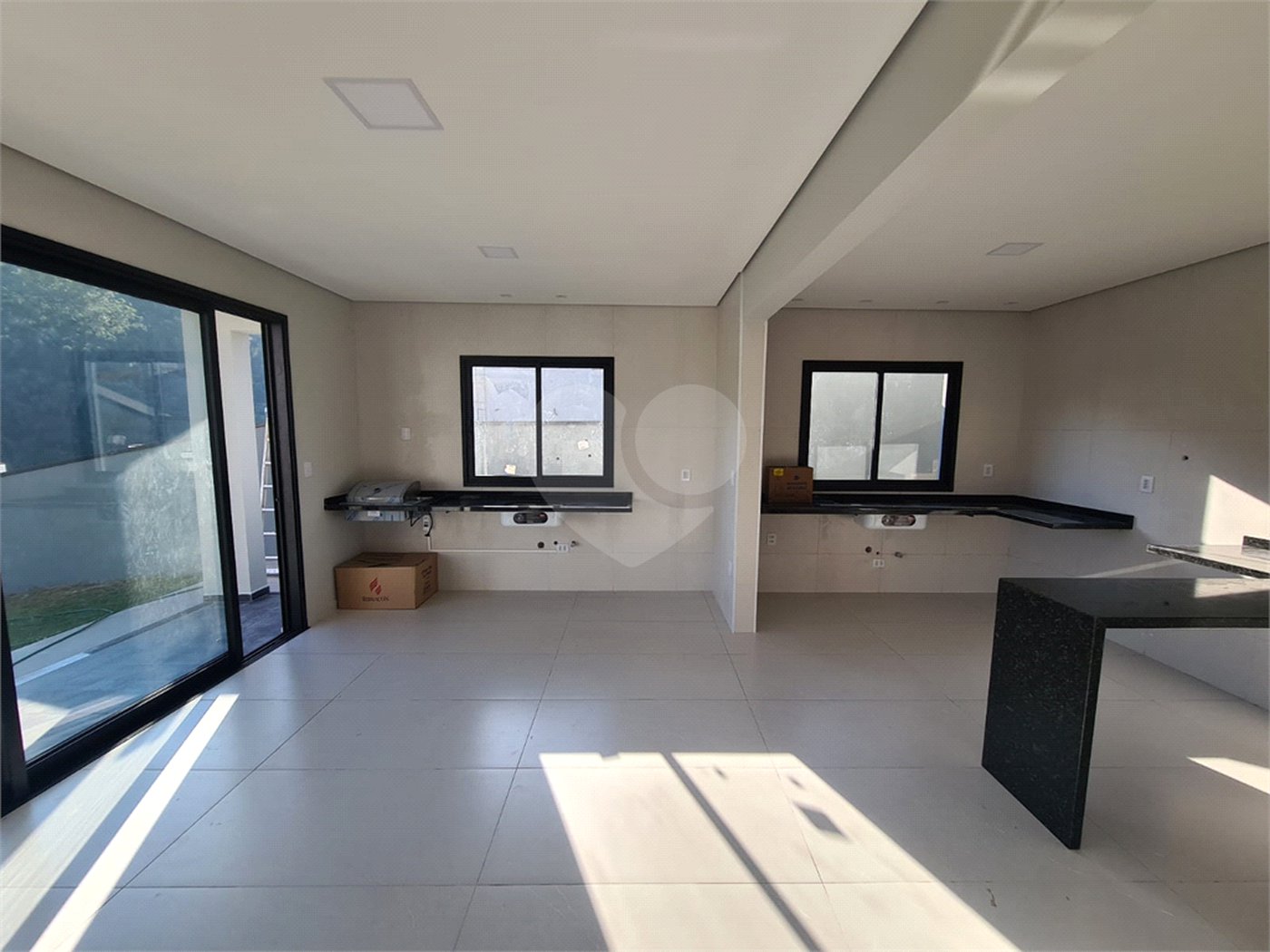 Casa à venda com 3 suítes no condomínio Reserva dos Jatobás, Louveira - SP