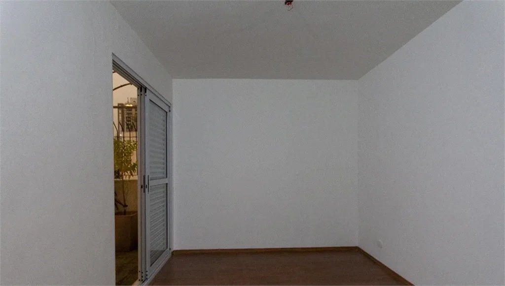 Cobertura à venda com 4 quartos, sendo 1 suíte,  em Jardim Londrina, São Paulo, SP