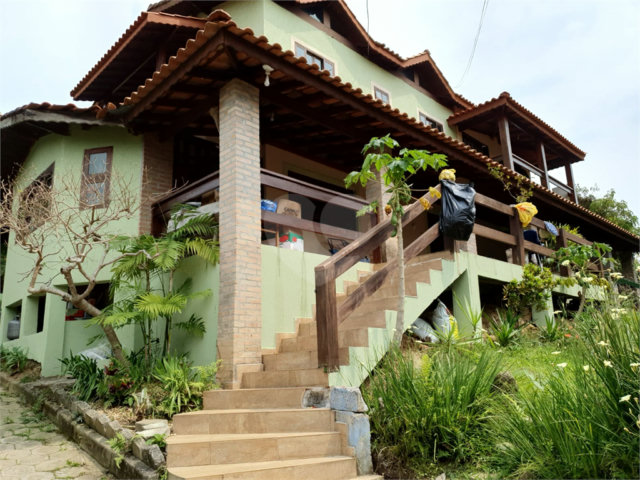 Casa à venda com 3 quartos, sendo 2 suítes,  no condomínio Residencial Jardim Lago da Cantareira, Mairiporã - SP