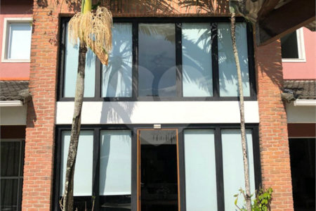 Casa à venda com 9 quartos, sendo 8 suítes, no condomínio Village Elisabete, Rio de Janeiro - RJ