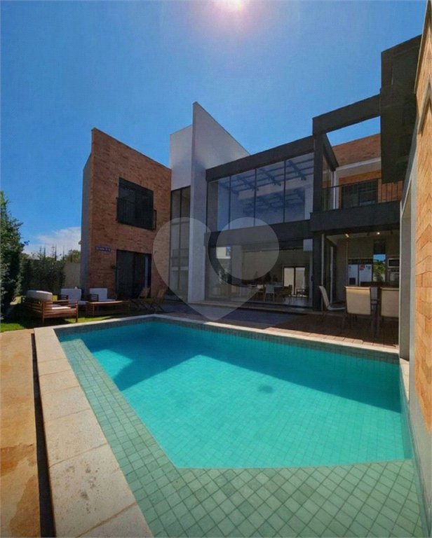 Casa à venda com 6 quartos, sendo 4 suítes, no condomínio Alto do Castelo, Ribeirão Preto - SP