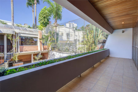 Casa à venda com 5 quartos, sendo 3 suítes, em Alto da Boa Vista, São Paulo, SP