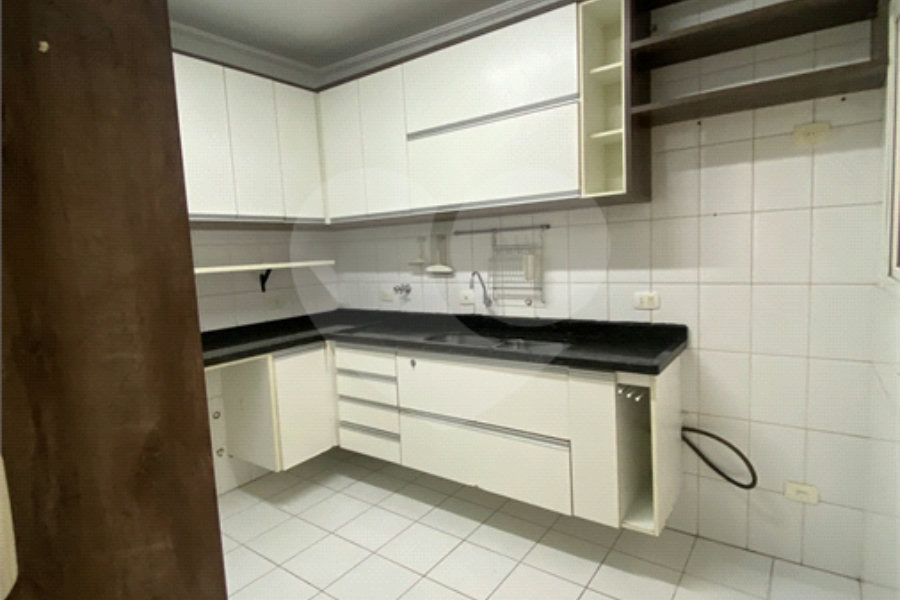 Casa à venda com 3 quartos, sendo 1 suíte, no condomínio Village Santa Cecilia, São Paulo - SP