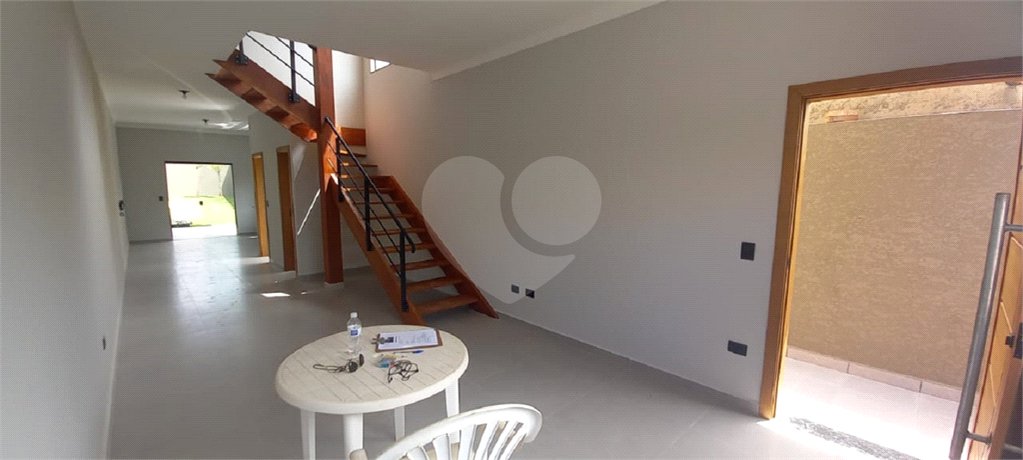 Sobrado à venda com 3 suítes em Alvinópolis, Atibaia, SP