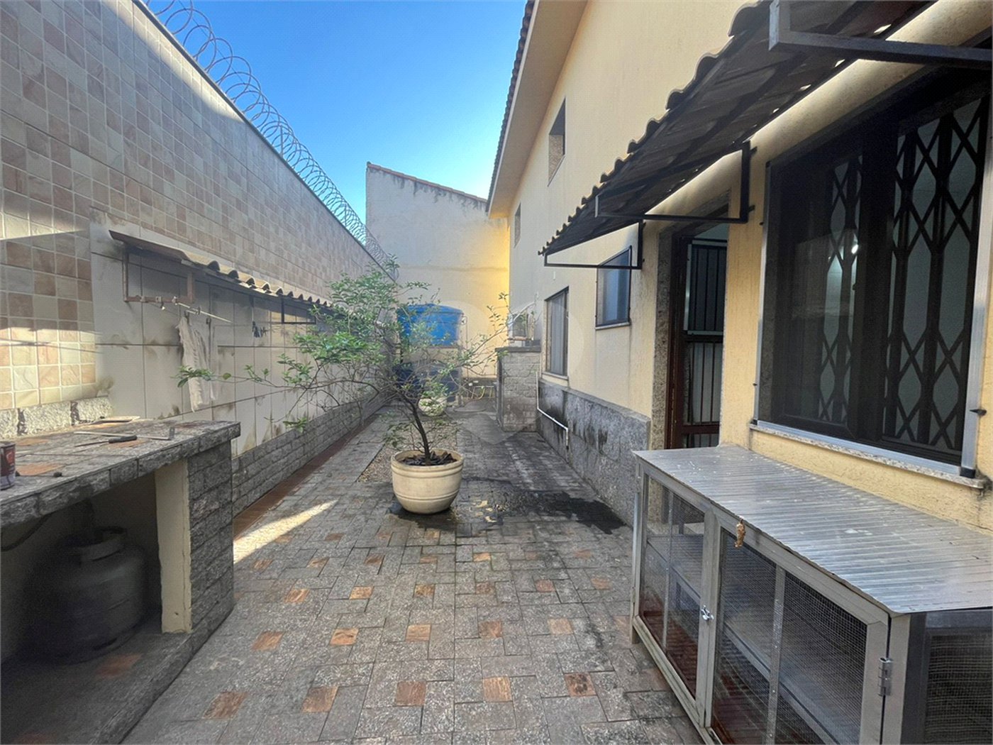 Casa à venda com 2 quartos, sendo 1 suíte, no condomínio Residencial Vale das Palmeiras, Rio de Janeiro - RJ