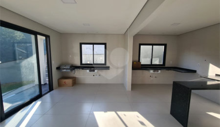 Casa à venda com 3 suítes no condomínio Reserva dos Jatobás, Louveira - SP