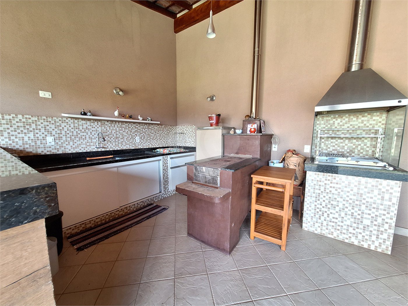 Casa à venda com 4 quartos, sendo 1 suíte, em Santa Cândida, Vinhedo, SP