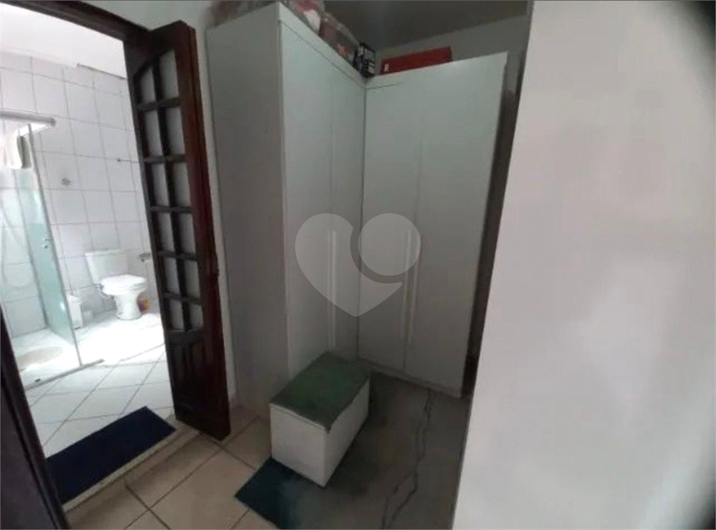 Sobrado à venda com 4 quartos, sendo 1 suíte, em Santo Antônio, Osasco, SP