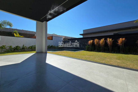 Casa à venda com 3 suítes no condomínio Vista da Serra, Atibaia - SP