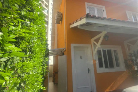 Casa à venda com 3 quartos, sendo 1 suíte, no condomínio Vilagio Viccino, São Paulo - SP