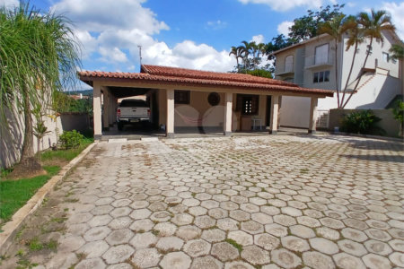 Casa à venda com 5 quartos, sendo 3 suítes, em Vila Santista, Atibaia, SP