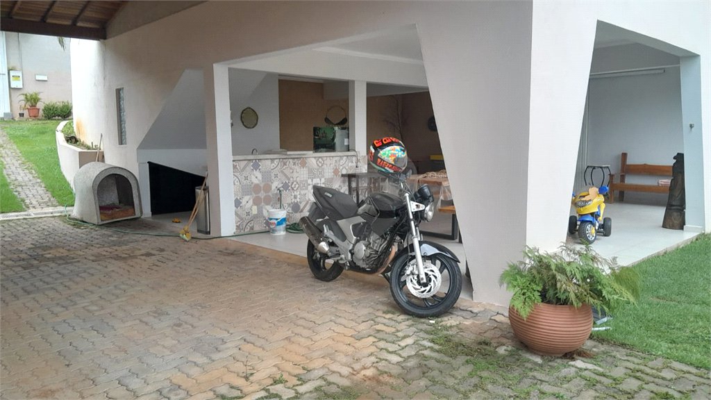 Chácara em Área Rural de Piracaia, com casa principal + 4 kitnets alugadas, excelente localização