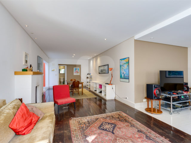Casa de Vila à venda com 4 quartos, sendo 3 suítes,  em Chácara Santo Antônio, São Paulo, SP
