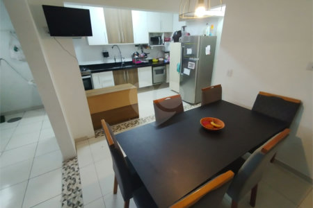 Casa à venda com 2 quartos, sendo 1 suíte, no condomínio Residencial Viva Vida, Cotia - SP
