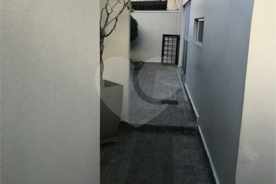 Sobrado à venda com 3 quartos, sendo 1 suíte, em Alto da Boa Vista, São Paulo, SP