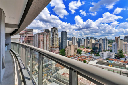 Apartamento à venda com 4 quartos, sendo 2 suítes,  em Jardim das Acácias, São Paulo, SP