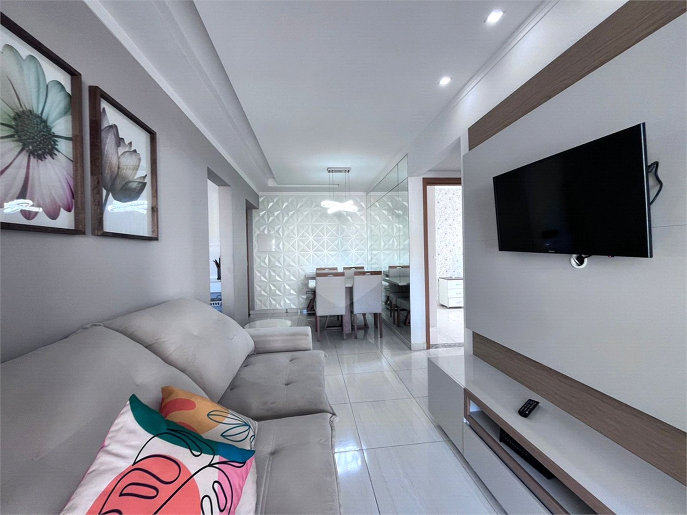Apartamento à venda com 2 quartos, sendo 1 suíte, em Guilhermina, Praia Grande, SP