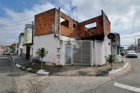 Sobrado à venda com 2 quartos, sendo 1 suíte, em Vila Urupês, Suzano, SP