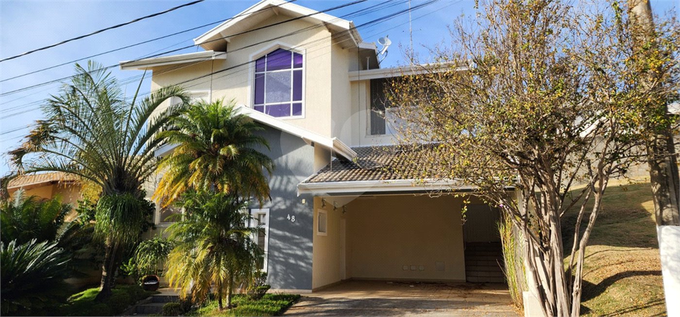 Casa à venda com 3 suítes no condomínio Recanto dos Paturis, Vinhedo - SP
