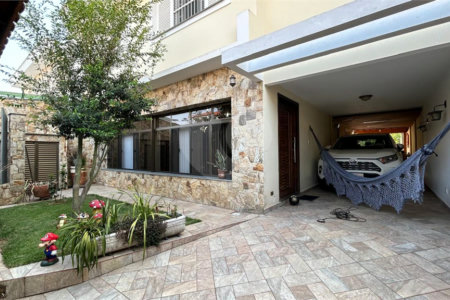 Casa à venda com 3 quartos, sendo 1 suíte, no condomínio Marcia Miyashiro, São Paulo - SP