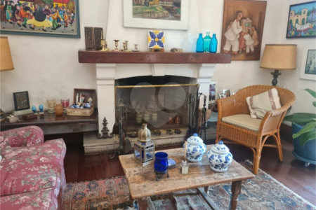 Casa à venda com 5 quartos, sendo 2 suítes,  em Jardim Morumbi, São Paulo, SP