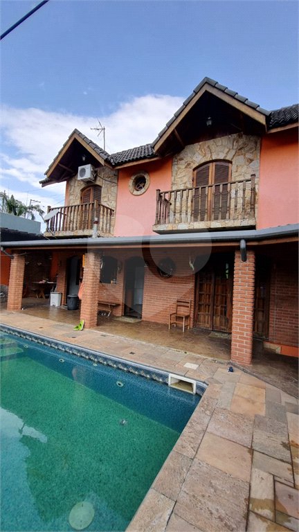 Casa à venda com 4 quartos, sendo 2 suítes, no condomínio Aruã Eco Park, Mogi das Cruzes - SP