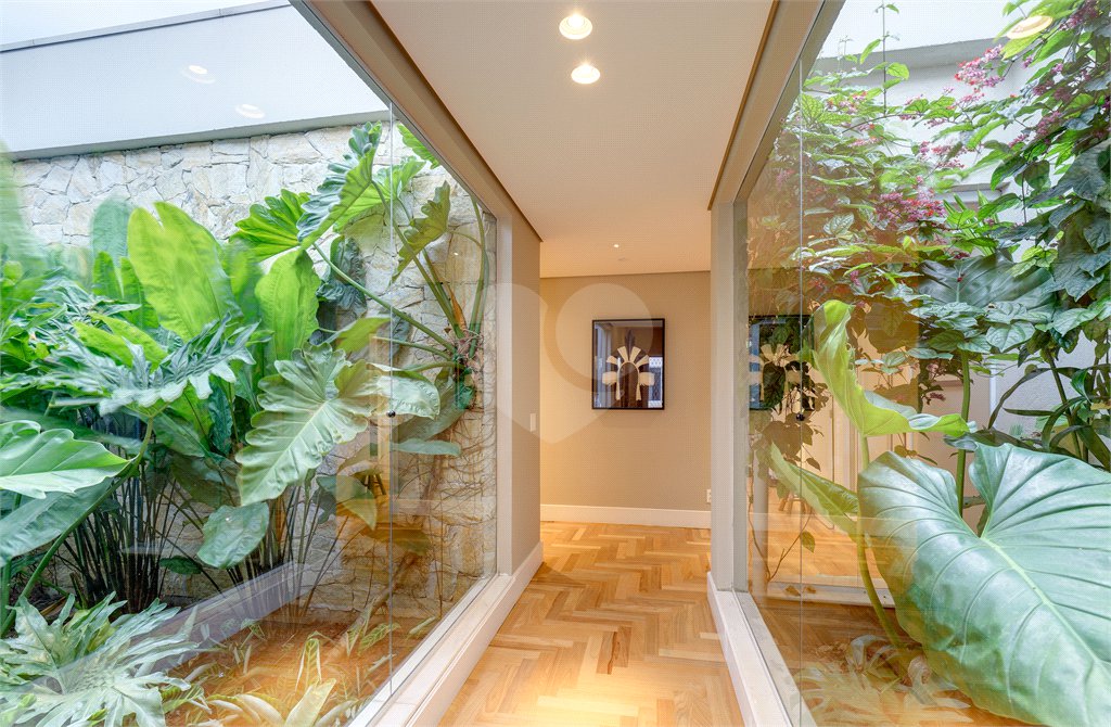 Casa Térrea à venda ou para alugar com 4 suítes em Alto da Boa Vista, São Paulo, SP