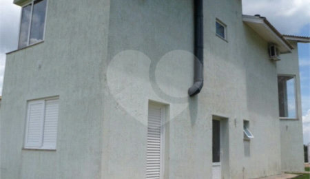 Casa à venda com 4 quartos, sendo 2 suítes,  em Pinhal, Jarinu, SP