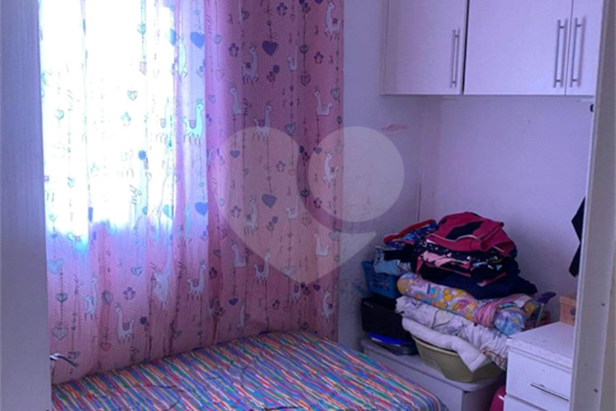Casa à venda com 3 quartos, sendo 2 suítes, no condomínio Ibarra, São Paulo - SP