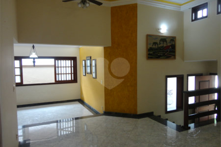 Casa à venda com 3 quartos, sendo 1 suíte, em Santa Marina, Valinhos, SP