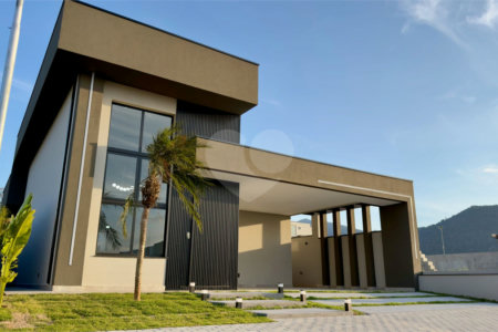 Casa térrea 3 dormitórios (3 suítes), espaço gourmet, piscina, 2 vagas garagem, condomínio fechado com ampla área lazer