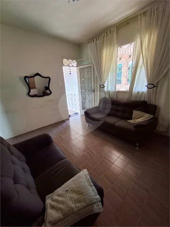 Ó TIMO CASA COM 3 QUARTOS E TERRAÇO EM CONTOMINIO FECHADO