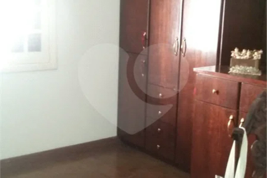 Ótima casa com 254M² construídos. Frente muito ampla, são 3 dormitórios sendo 2 suítes