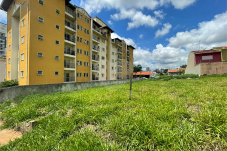 Terreno para venda no Jardim Gibertoni.
