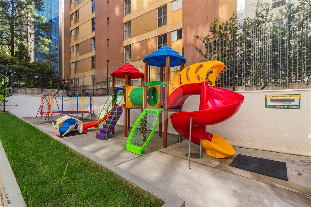 Apartamento à venda com 3 quartos, sendo 1 suíte,  em Santa Cecília, São Paulo, SP